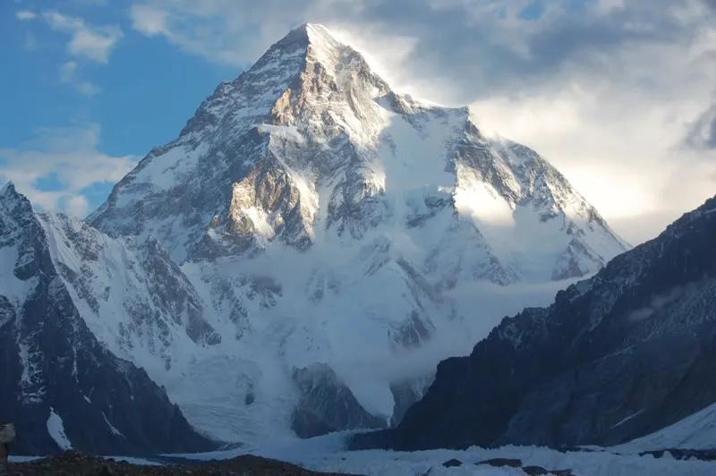 世界上最高的十大山峰（世界上最高的山峰排名前十）