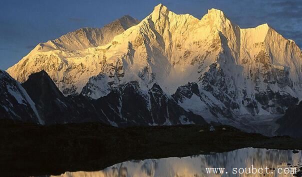 世界知名的十大山峰（世界最高的10座山峰）