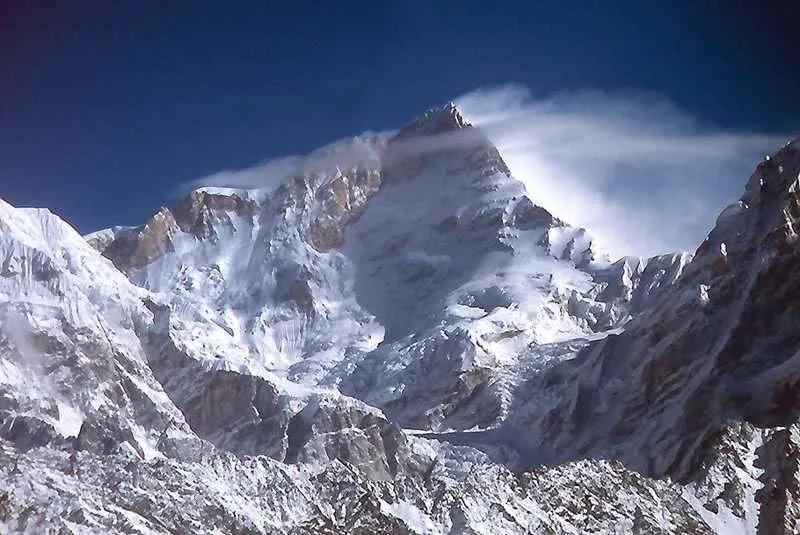 世界上最高的十大山峰（世界上最高的山峰排名前十）